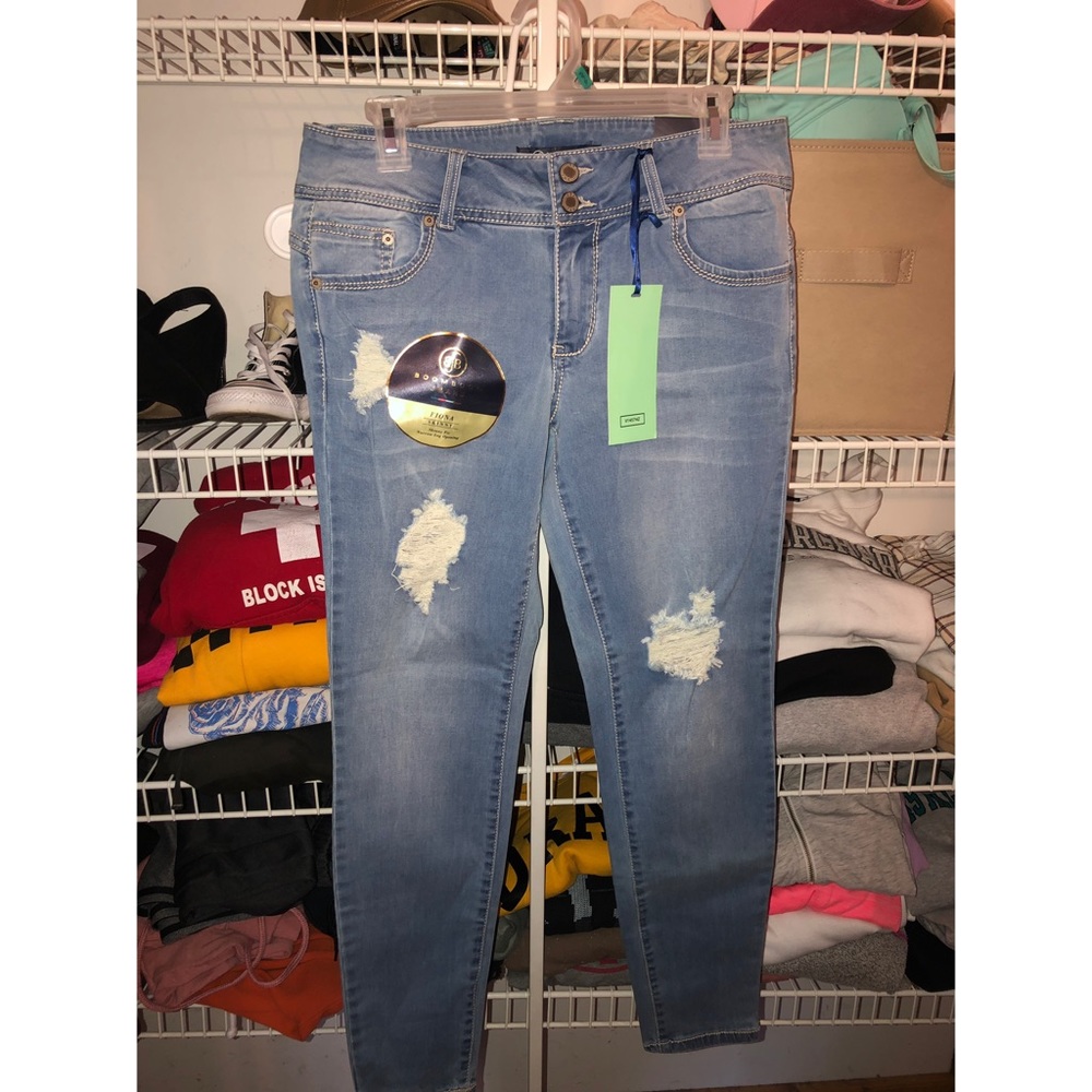 NEVER BEEN WORN Jeans